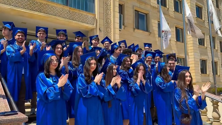 English-Section Graduates Look Back on Shared Memories
