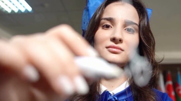 English-Section Graduates Celebrate Memories and Friendship