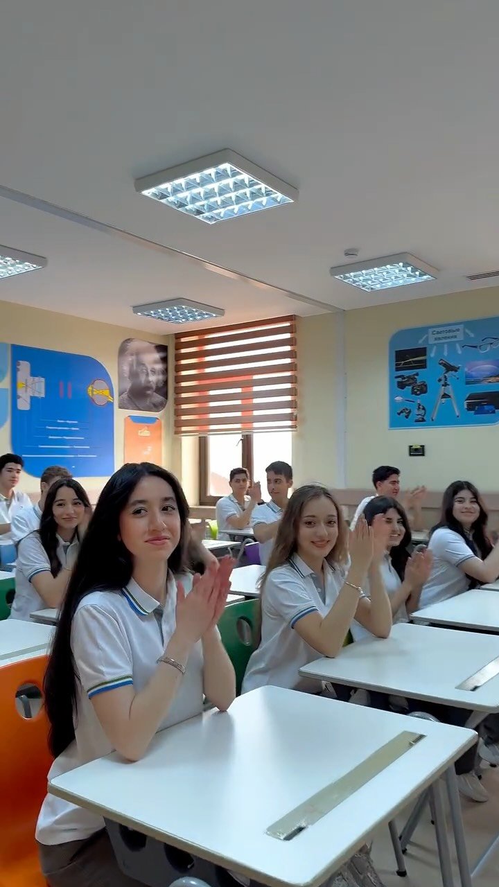 Rus bölməsi məzunları birgə xatirələrini yada salırlar