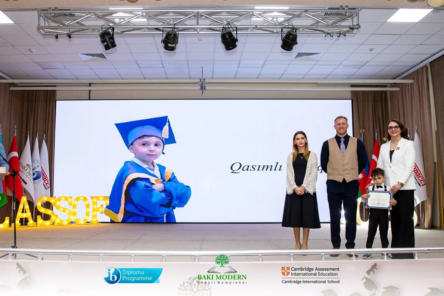 İngilis bölməsinin I sinif şagirdləri təhsildə yeni mərhələyə qədəm qoydular