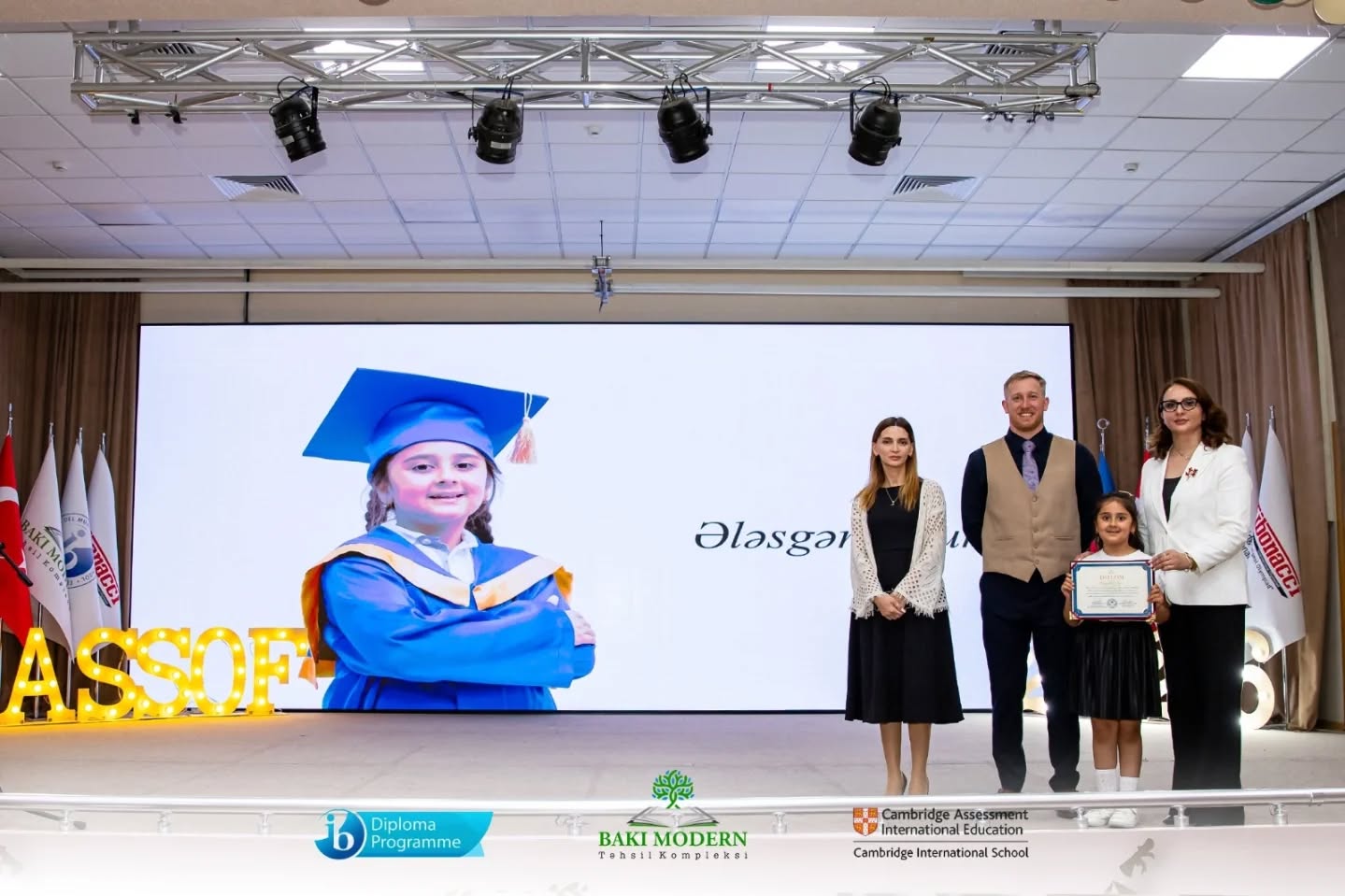 İngilis bölməsinin I sinif şagirdləri təhsildə yeni mərhələyə qədəm qoydular