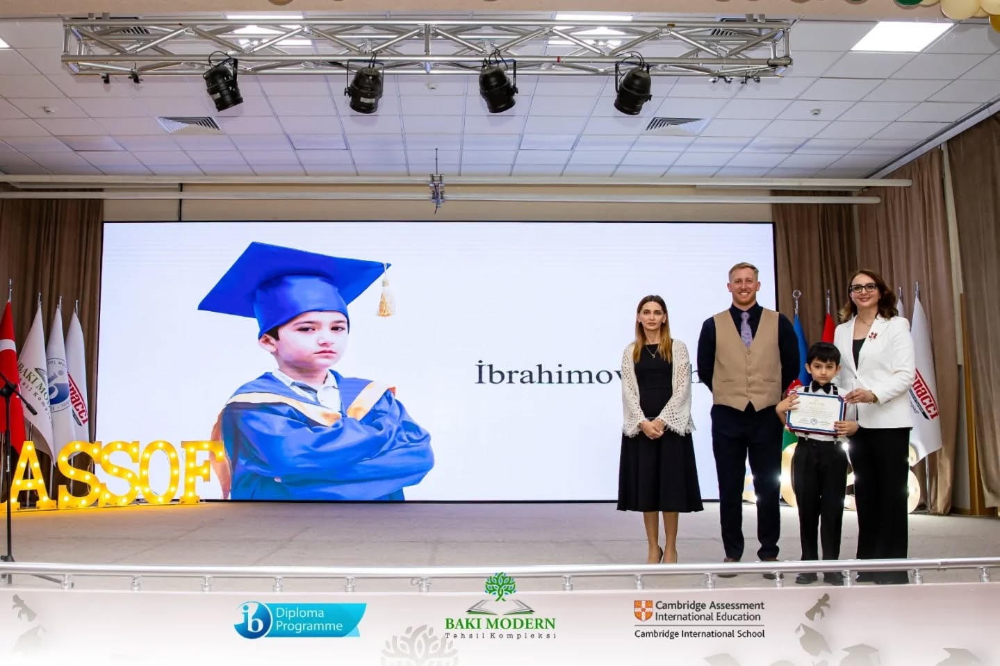 İngilis bölməsinin I sinif şagirdləri təhsildə yeni mərhələyə qədəm qoydular