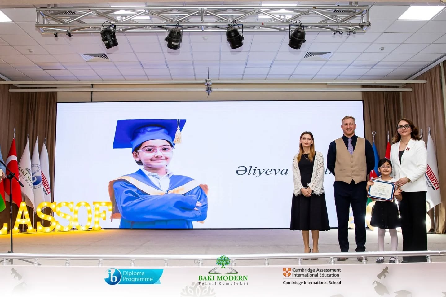 İngilis bölməsinin I sinif şagirdləri təhsildə yeni mərhələyə qədəm qoydular