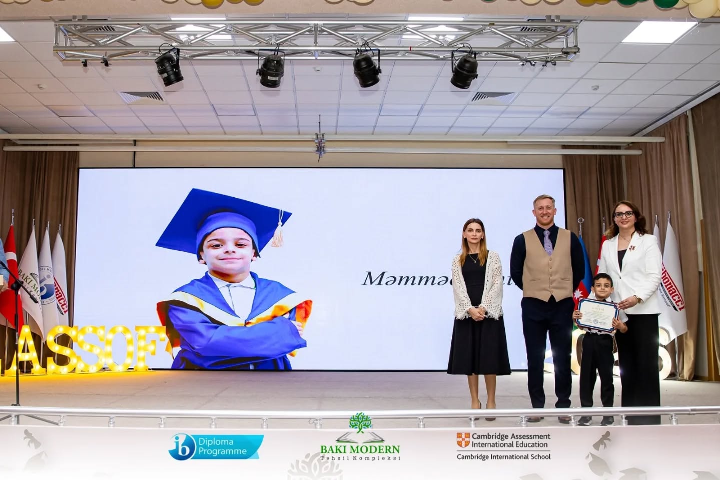 İngilis bölməsinin I sinif şagirdləri təhsildə yeni mərhələyə qədəm qoydular