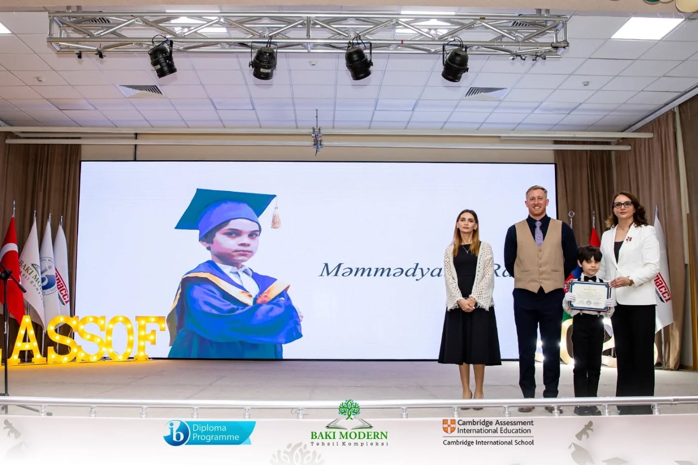 İngilis bölməsinin I sinif şagirdləri təhsildə yeni mərhələyə qədəm qoydular