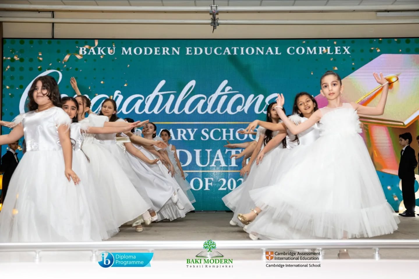 Primary School Graduation Celebrated at Baku Modern Education Complex