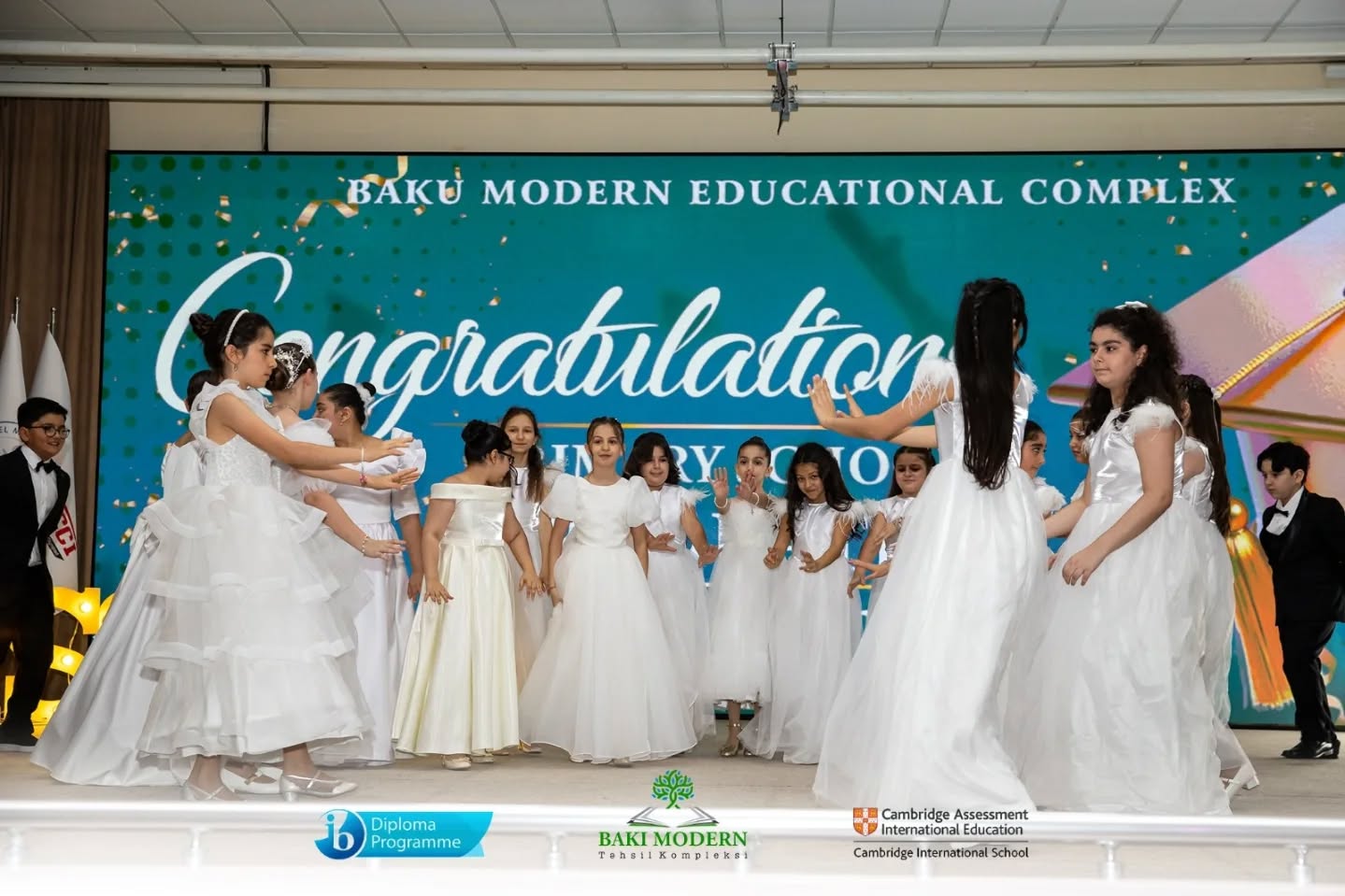Primary School Graduation Celebrated at Baku Modern Education Complex