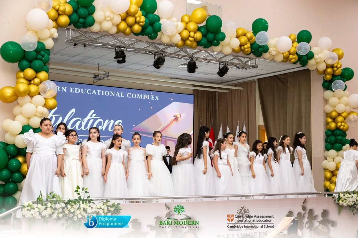 Primary School Graduation Celebrated at Baku Modern Education Complex