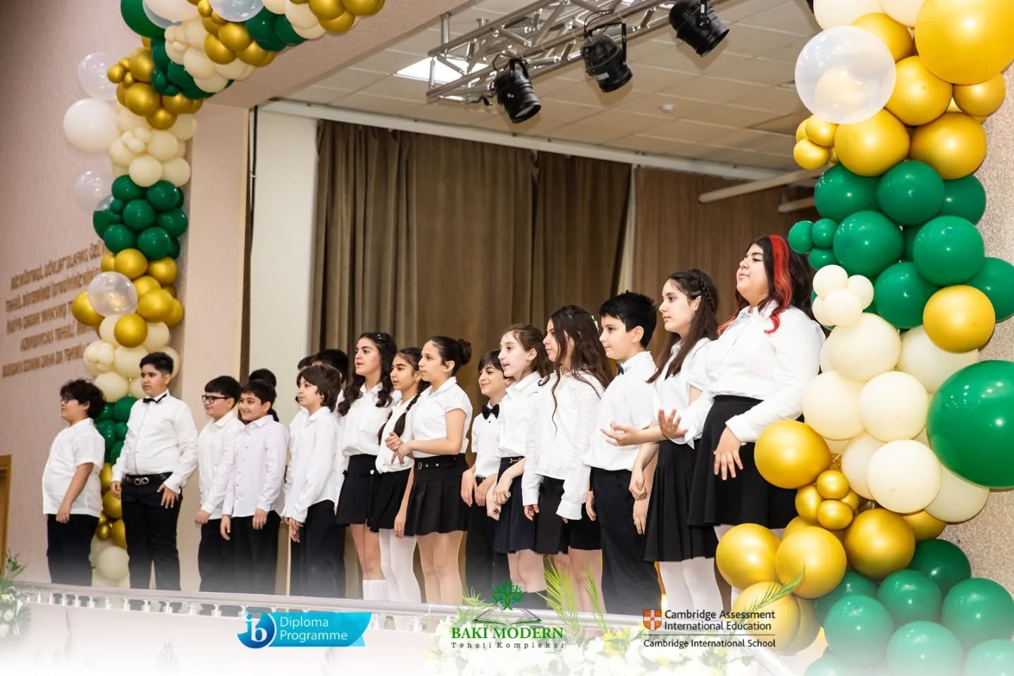 Primary School Graduation Celebrated at Baku Modern Education Complex