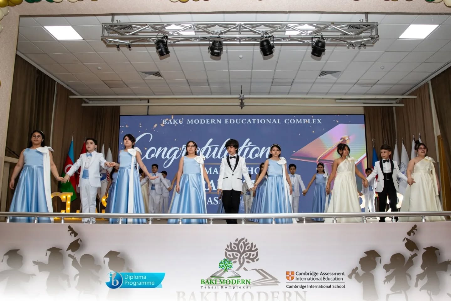 Primary School Graduation Celebrated at Baku Modern Education Complex