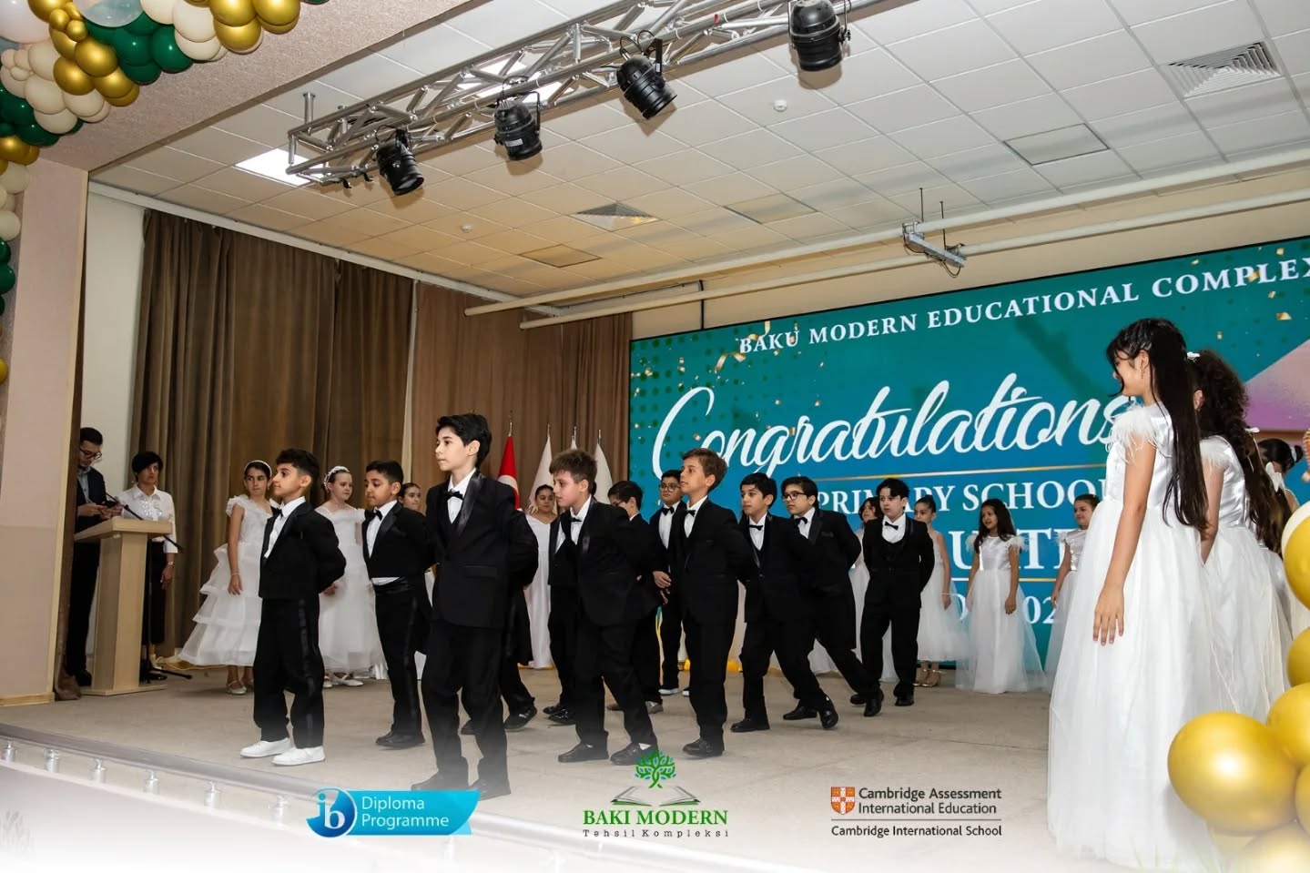 Primary School Graduation Celebrated at Baku Modern Education Complex