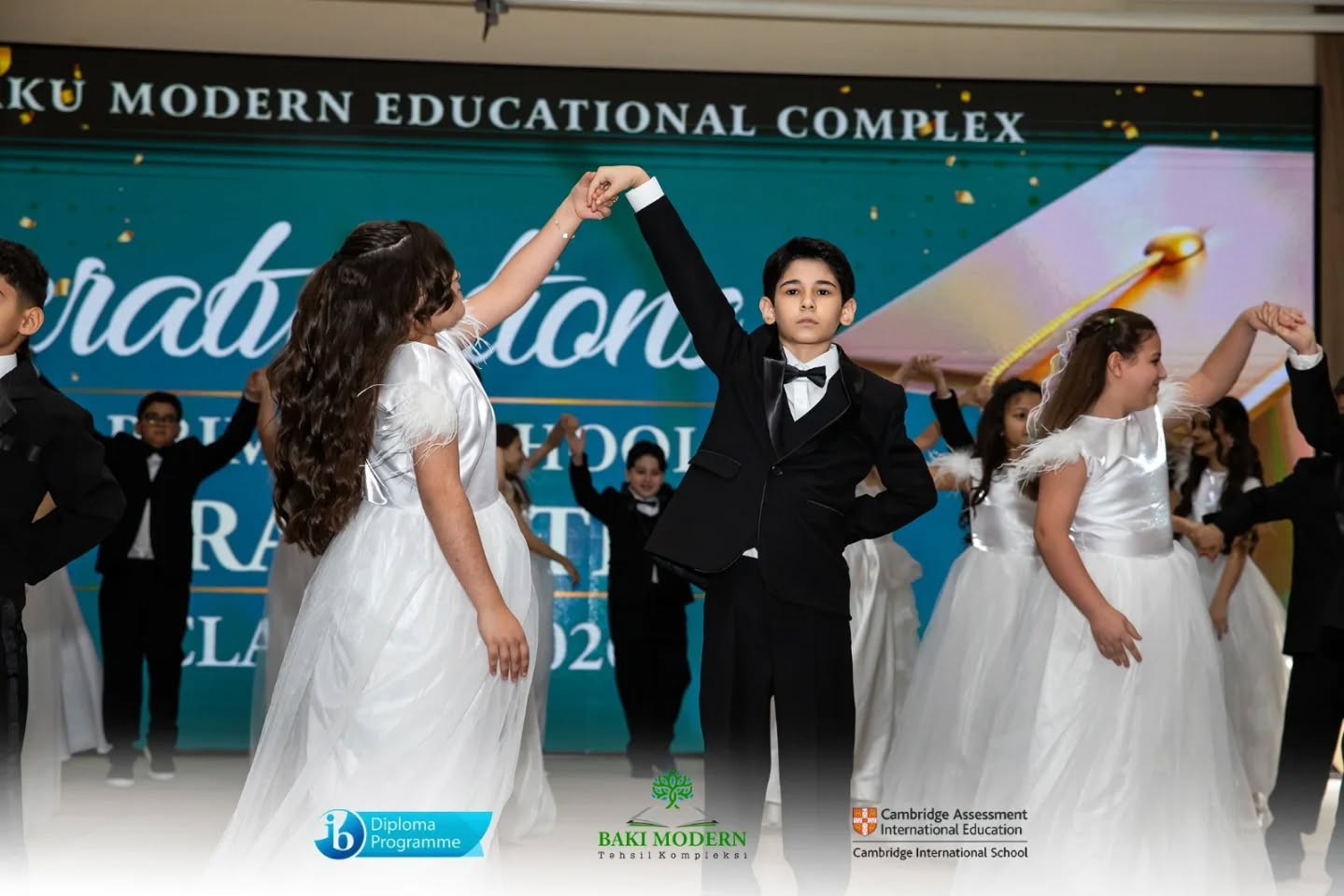 Primary School Graduation Celebrated at Baku Modern Education Complex