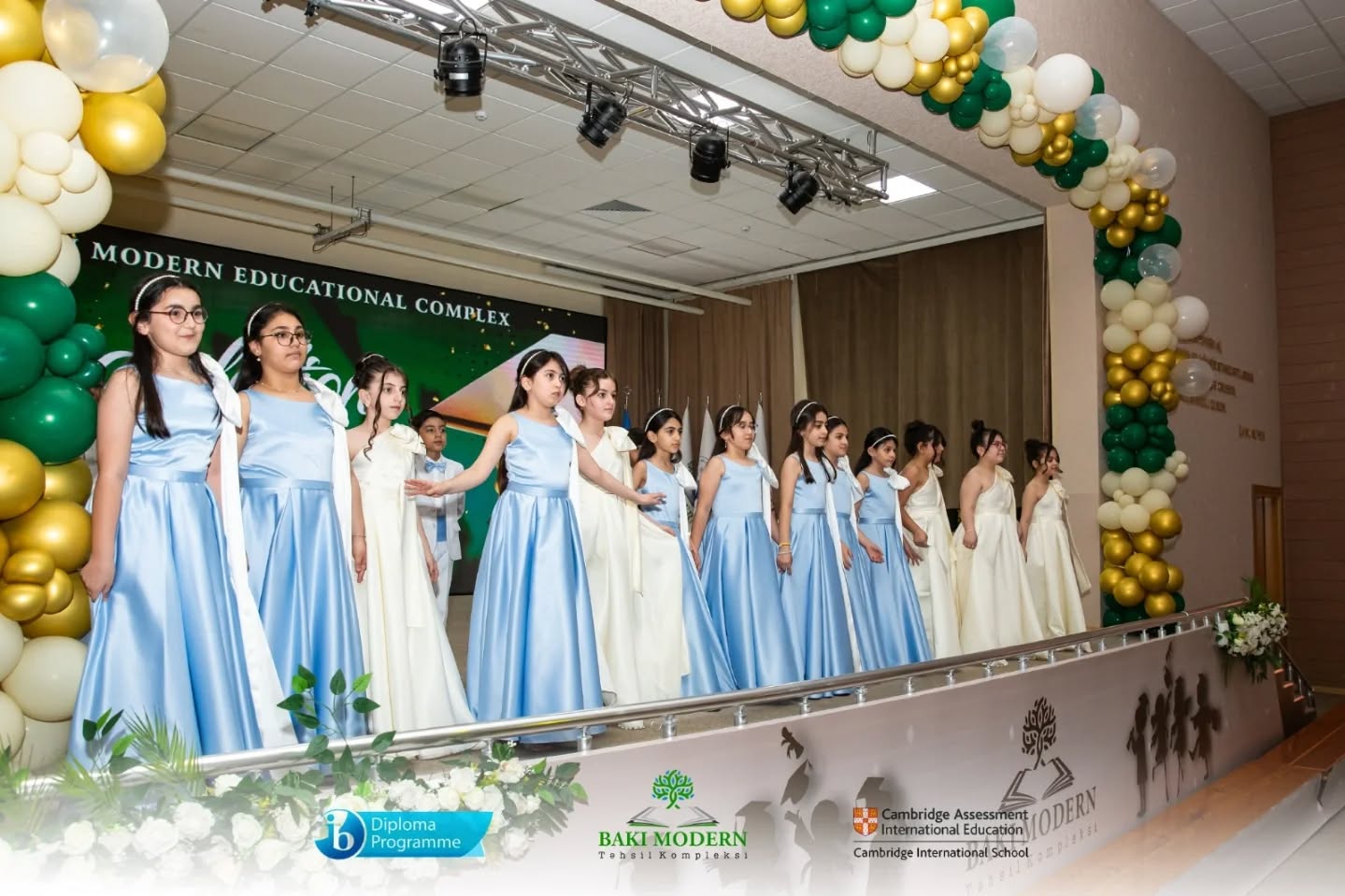 Primary School Students Celebrate Graduation at Baku Modern Education Complex