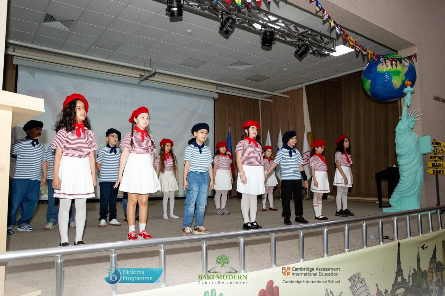 Şagirdlər Ailə Günündə Mədəni Müxtəlifliyi Təqdim Ediblər