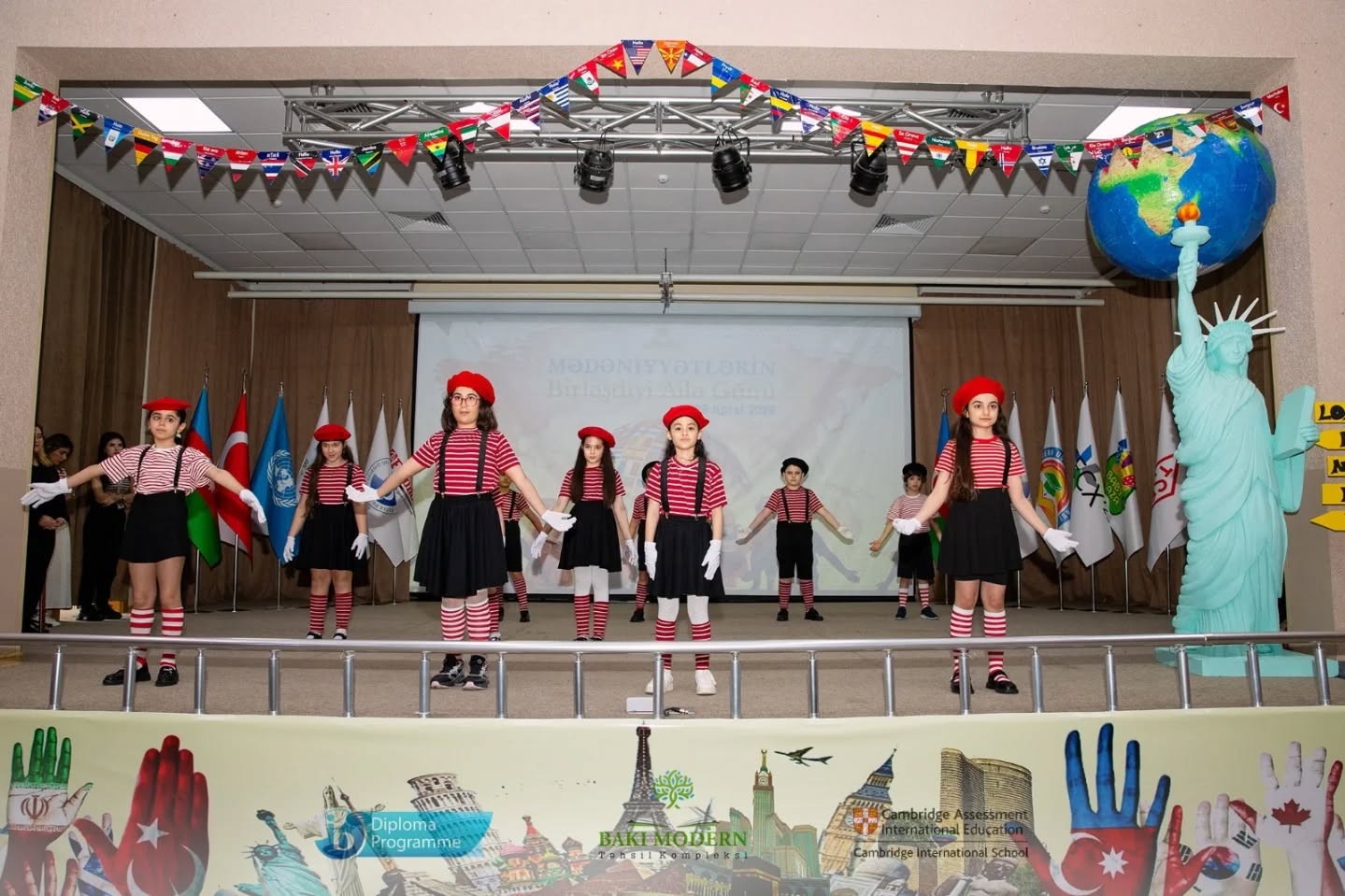 Şagirdlər Ailə Günündə Mədəni Müxtəlifliyi Təqdim Ediblər