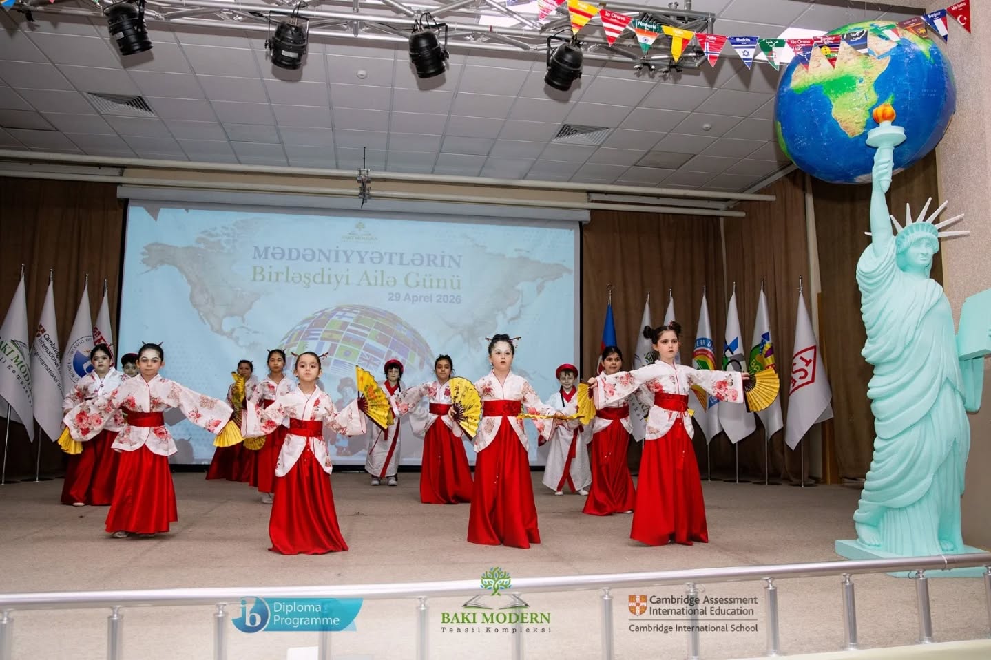 Şagirdlər Ailə Günündə Mədəni Müxtəlifliyi Təqdim Ediblər