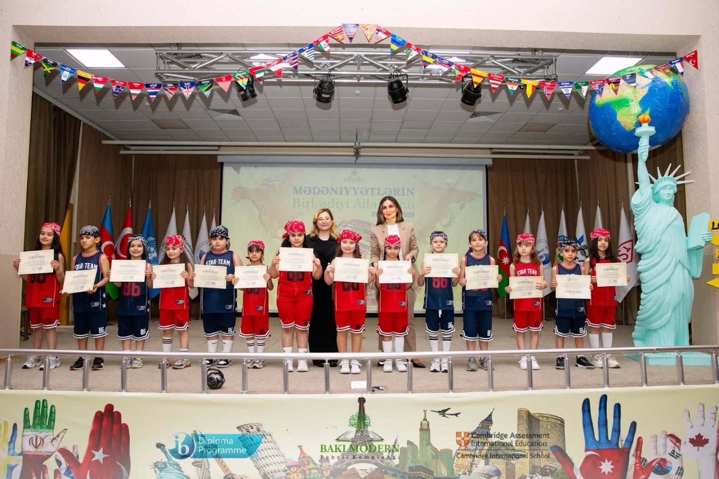Şagirdlər Ailə Günündə mədəni müxtəlifliyi nümayiş etdirdilər
