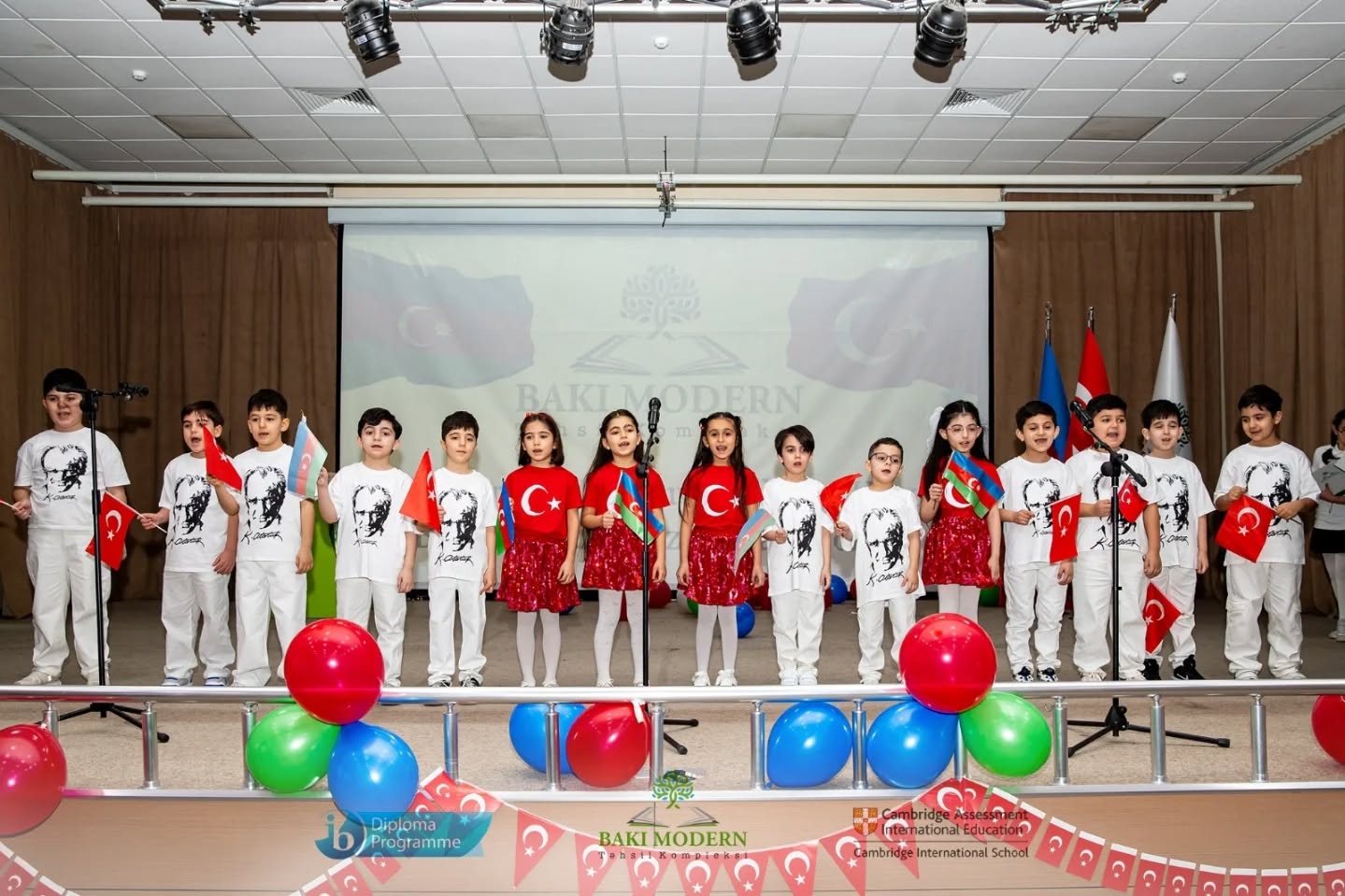 Şagirdlər Milli Suverenlik və Uşaq Bayramını rəngarəng çıxışlarla qeyd etdilər