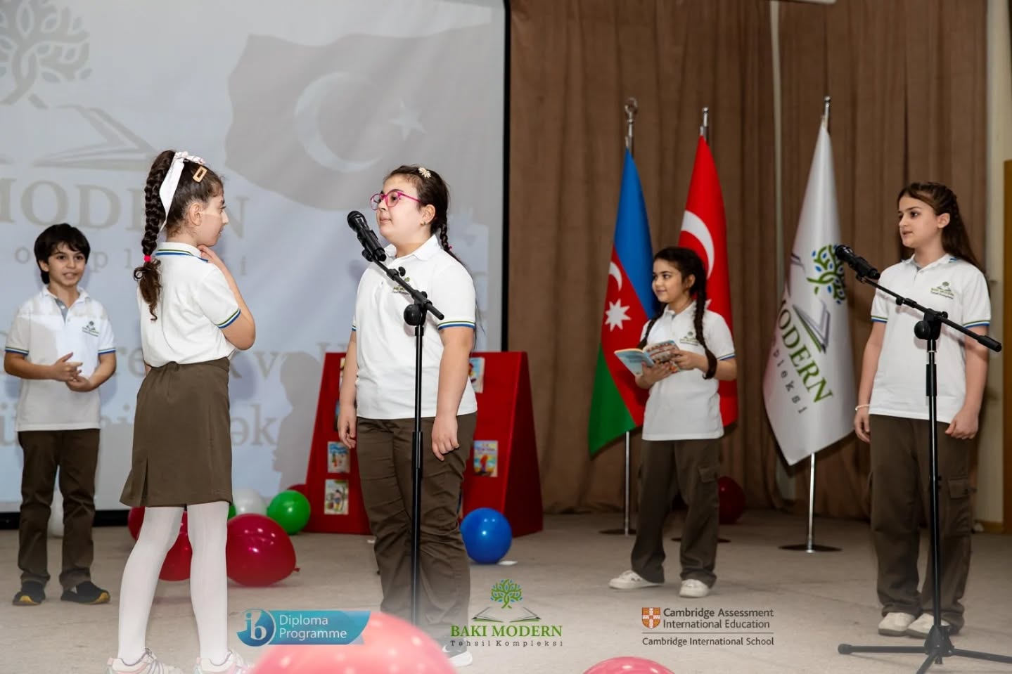 Şagirdlər Milli Suverenlik və Uşaq Bayramını rəngarəng çıxışlarla qeyd etdilər