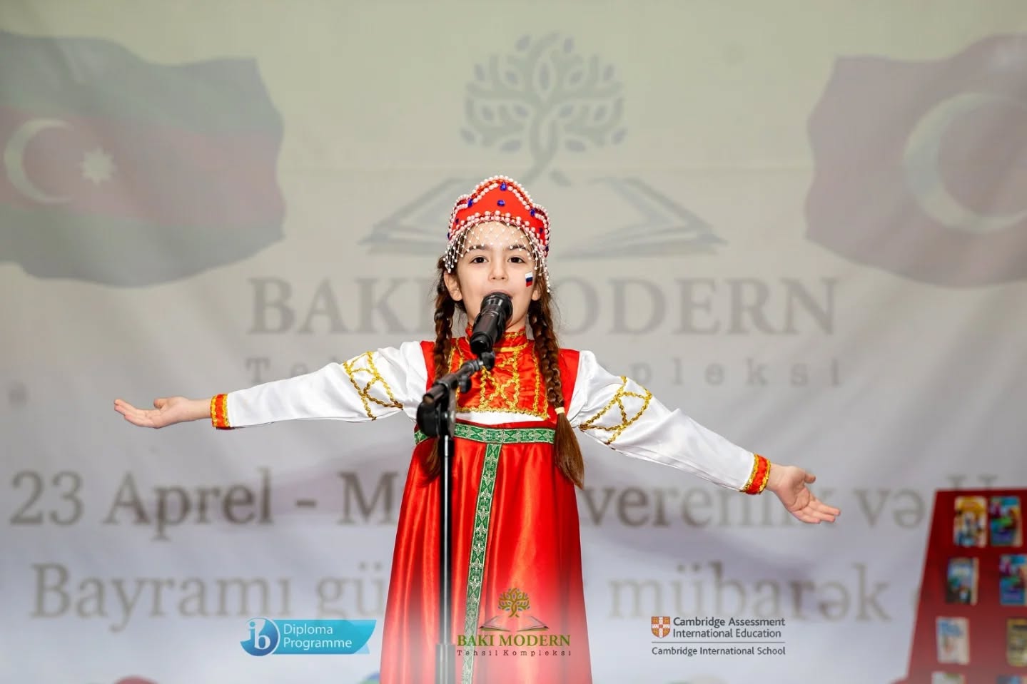 Şagirdlər Milli Suverenlik və Uşaq Bayramını rəngarəng çıxışlarla qeyd etdilər