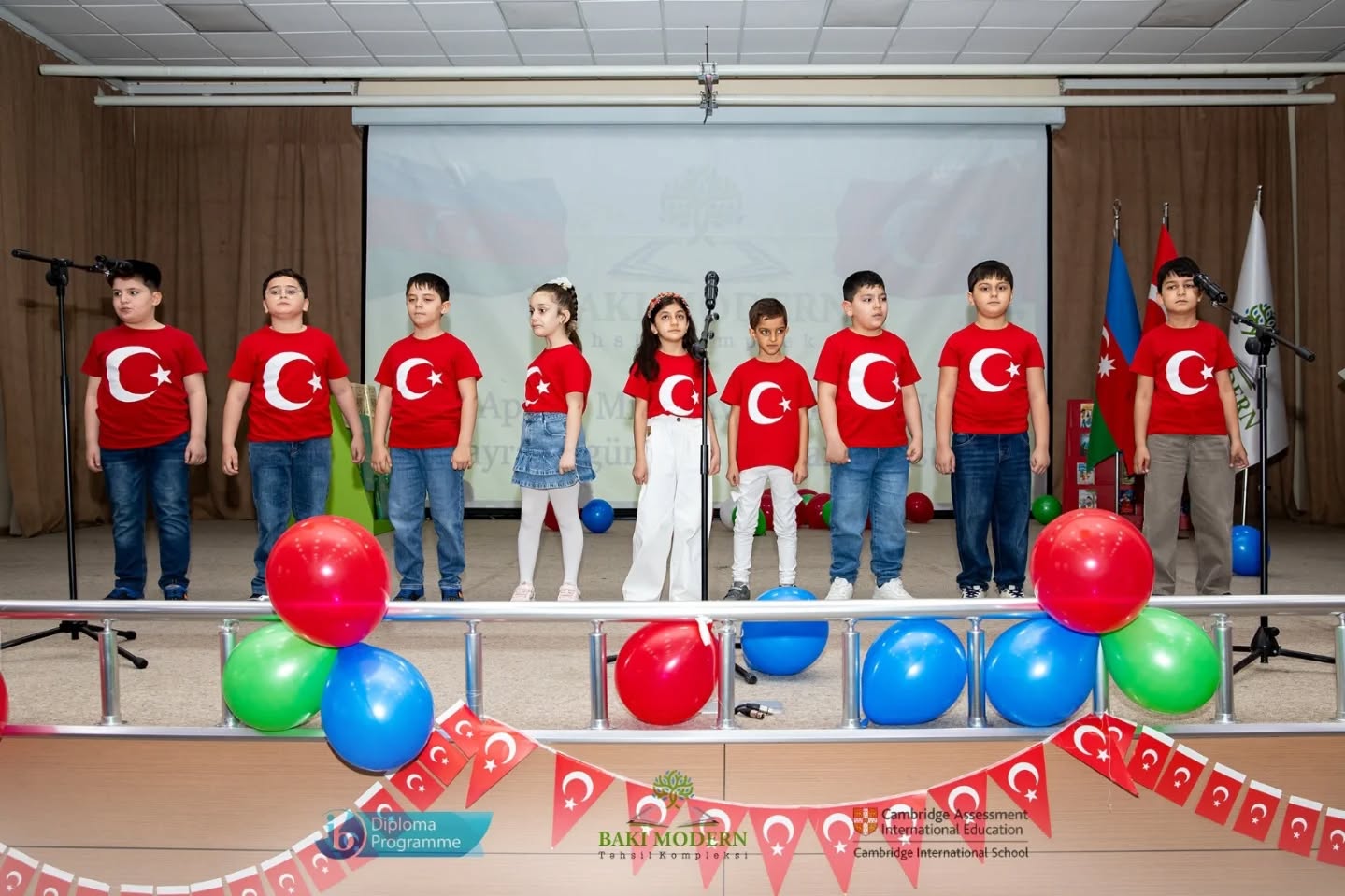 Şagirdlər Milli Suverenlik və Uşaq Bayramını rəngarəng çıxışlarla qeyd etdilər