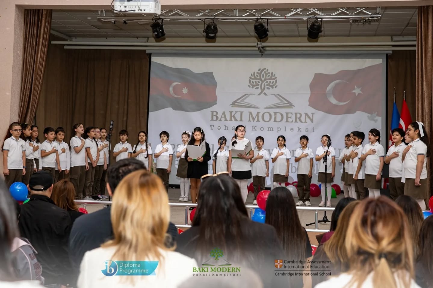 Şagirdlər Milli Suverenlik və Uşaq Bayramını rəngarəng çıxışlarla qeyd etdilər