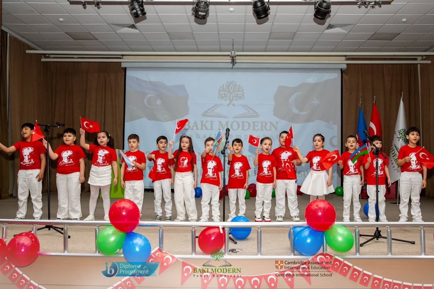 Şagirdlər Milli Suverenlik və Uşaq Bayramını rəngarəng çıxışlarla qeyd etdilər