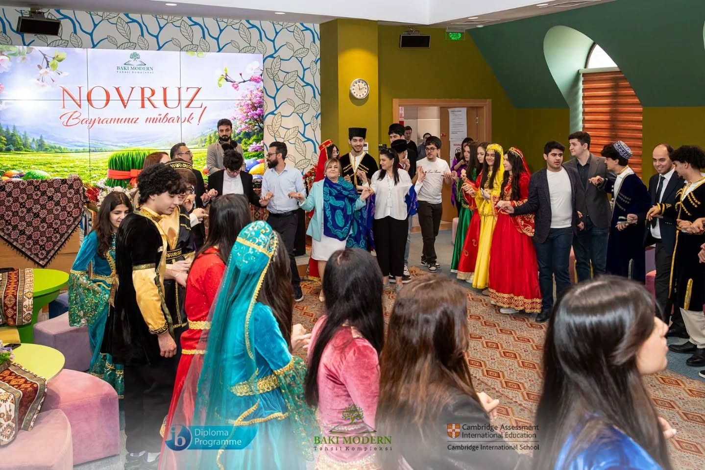Şagirdlər Novruz bayramını musiqi və milli çıxışlarla qeyd etdilər