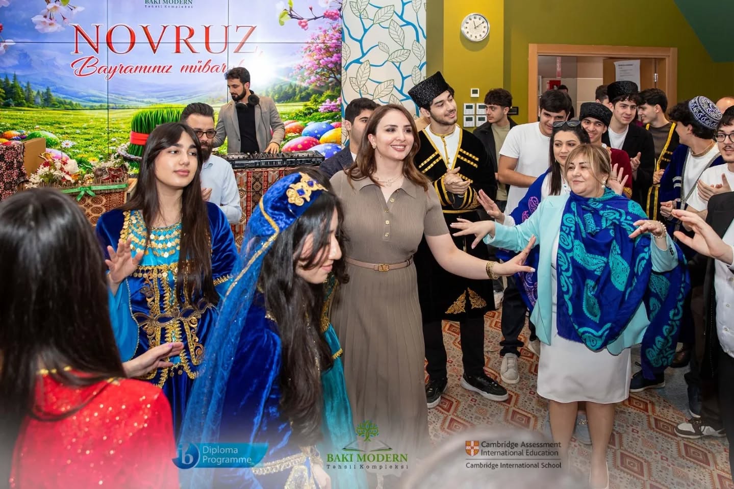 Şagirdlər Novruz bayramını musiqi və milli çıxışlarla qeyd etdilər