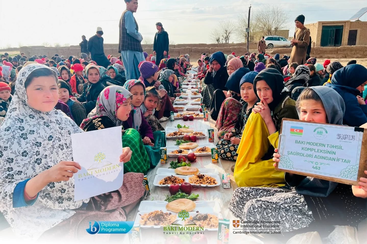 Bakı Modern şagirdləri Əfqanıstanda 500 uşaq üçün iftar süfrəsi açıblar