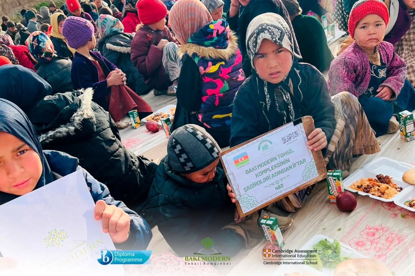 Bakı Modern şagirdləri Əfqanıstanda 500 uşaq üçün iftar süfrəsi açıblar