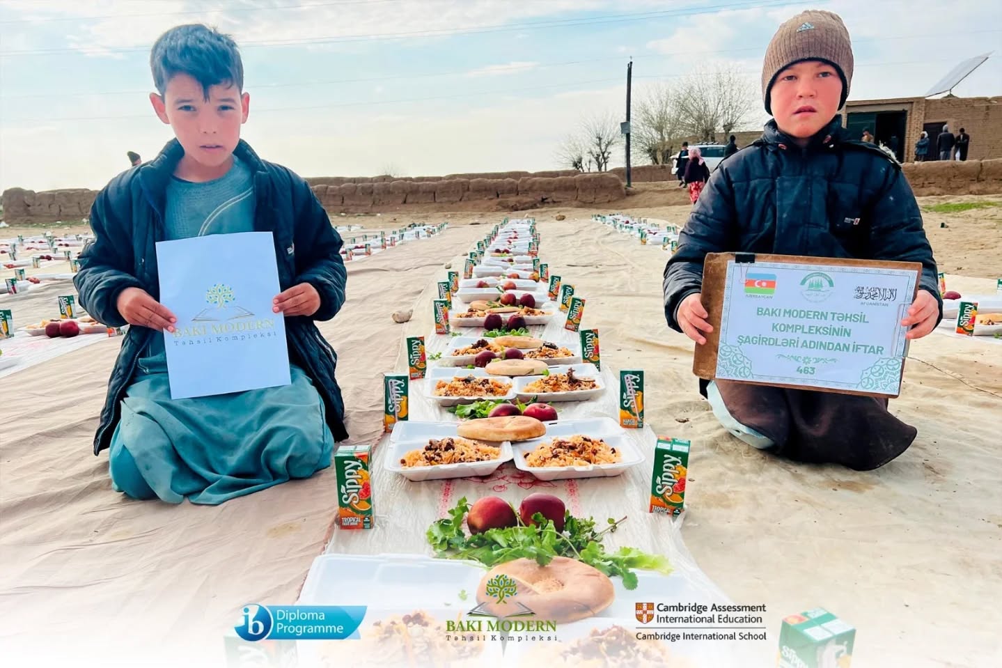 Bakı Modern şagirdləri Əfqanıstanda 500 uşaq üçün iftar süfrəsi açıblar
