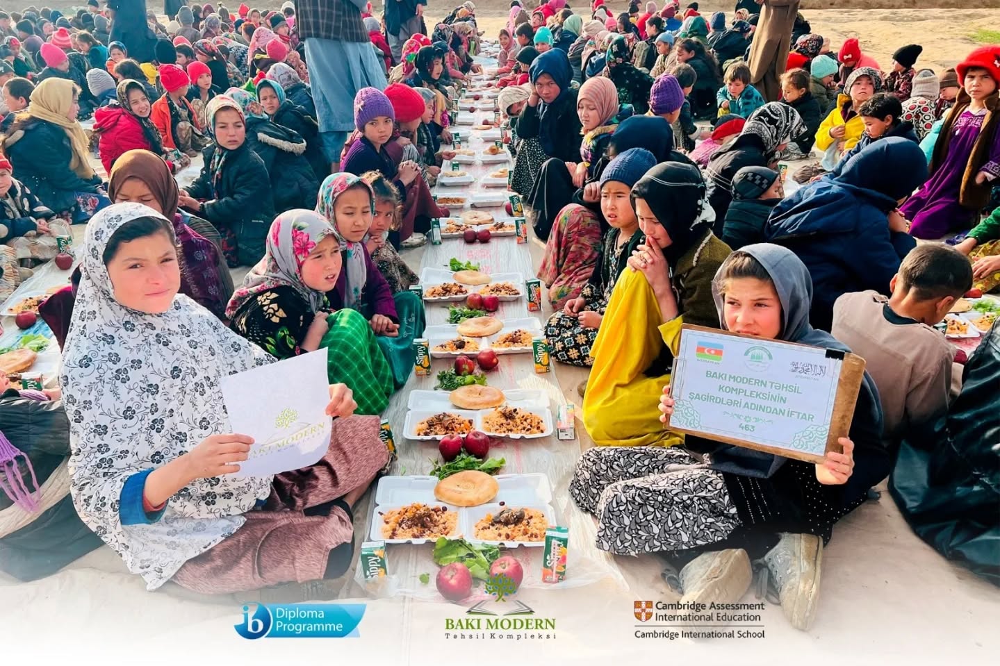 Bakı Modern şagirdləri Əfqanıstanda 500 uşaq üçün iftar süfrəsi açıblar