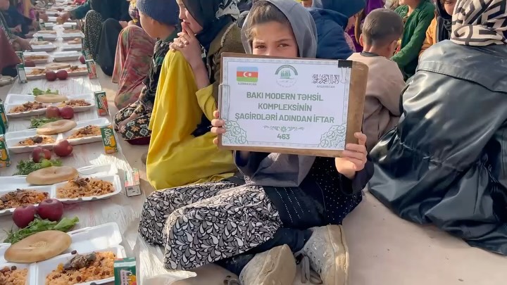 Baku Modern students host an iftar for 500 children in Afghanistan