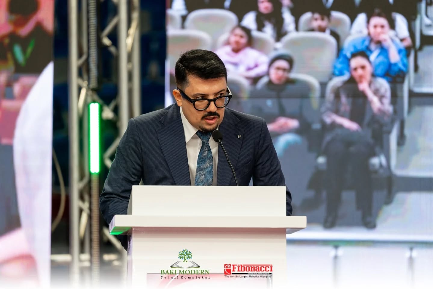 Bakıda beynəlxalq robot olimpiadası tələbə və professorları bir araya gətirib