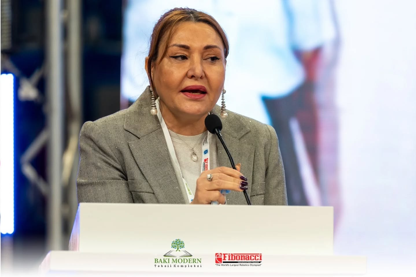 Bakıda beynəlxalq robot olimpiadası tələbə və professorları bir araya gətirib