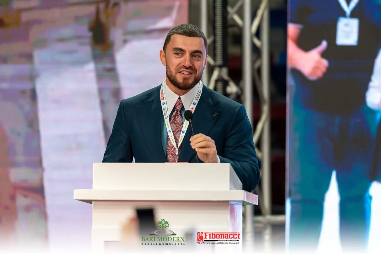 Bakıda beynəlxalq robot olimpiadası tələbə və professorları bir araya gətirib